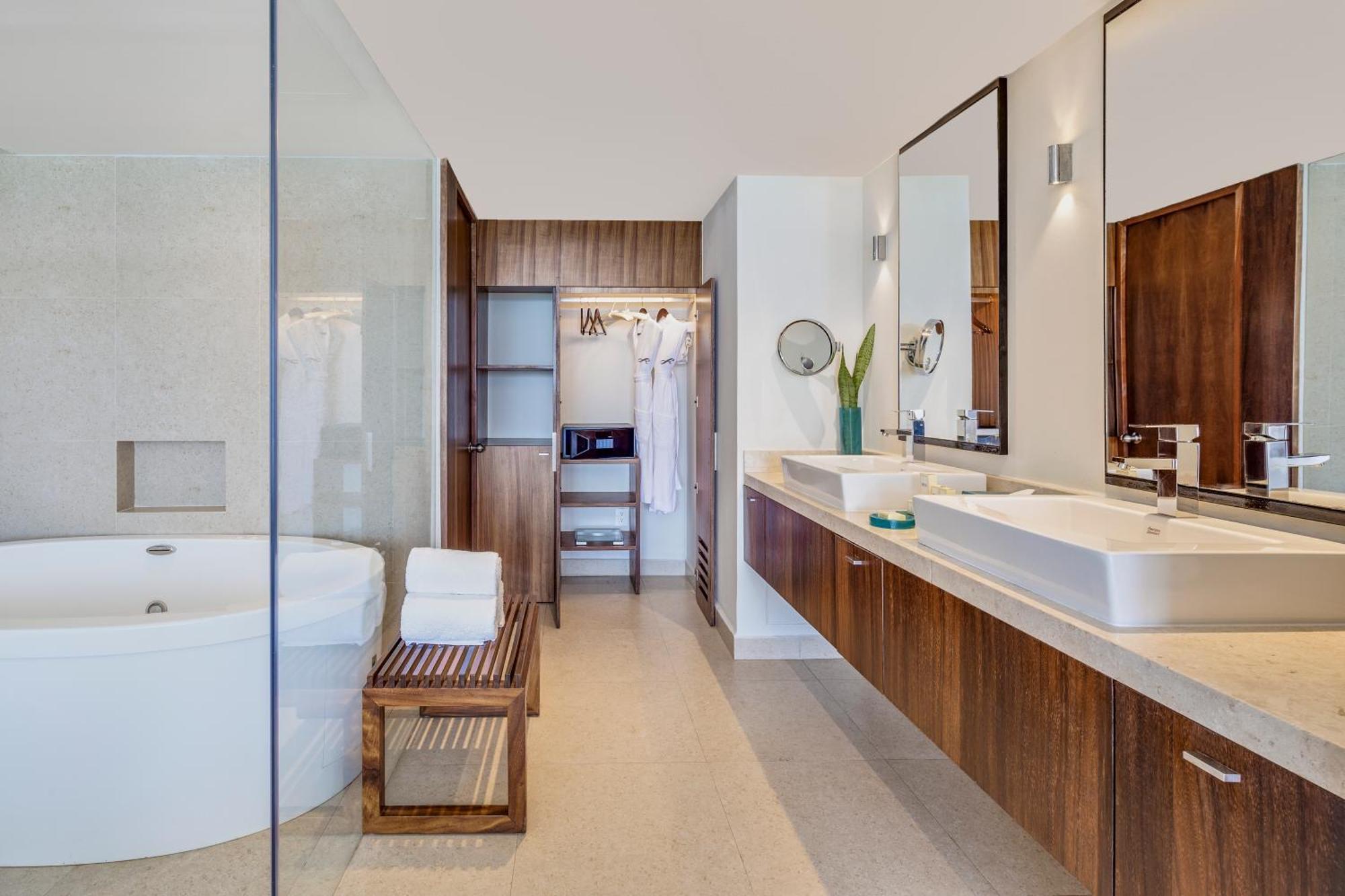 Serenity Ocean Front Suite 1 King